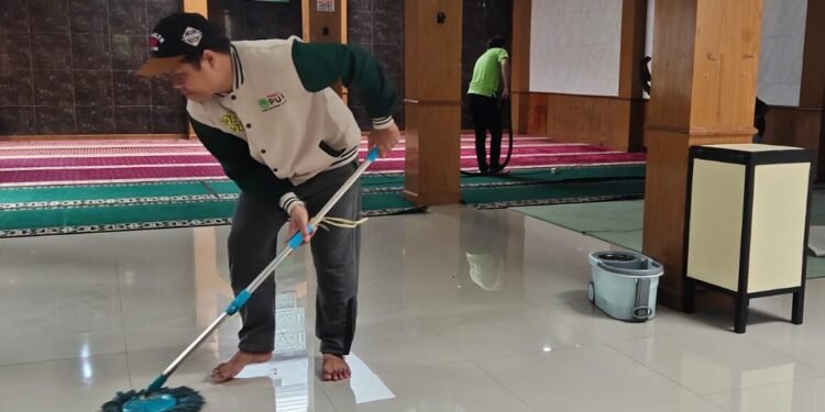 Pemuda PUI KBB Inisiasi Gerakan Bebersih Mesjid (GBM)