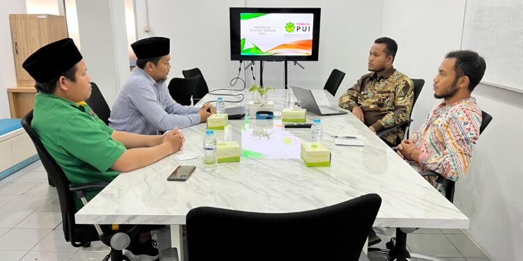 Silaturahmi dan Kolaborasi Pemuda PUI KBB dengan Wakaf Produktif Darut Tauhid: Bersama Menyalurkan Satu Juta Quran di KBB