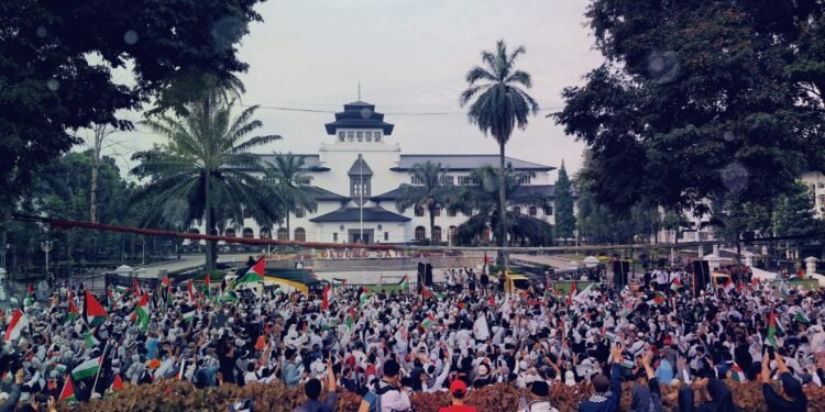 Puluhan Ribu Massa Turun ke Jalan Dukung Kemerdekaan Palestina