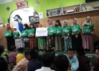 Pemuda PUI Bandung Barat Kolaborasi dengan BAZNAS Jabar Salurkan Alat Ibadah Lansia dan Program Fidyah